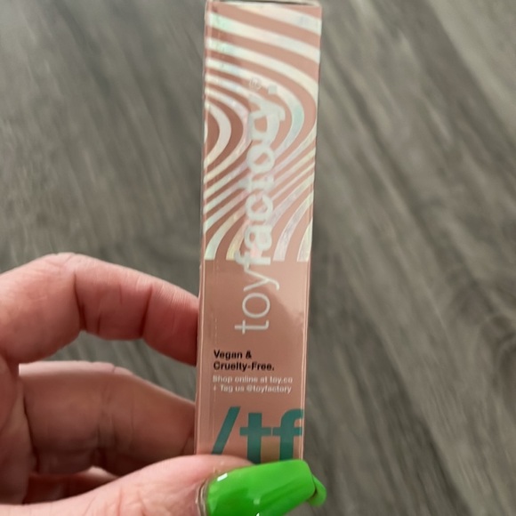 Toy.co Smart Gloss Calabasas – Peach Nude Lip Gloss Shine Glassy Glow NIB - Picture 5 of 7